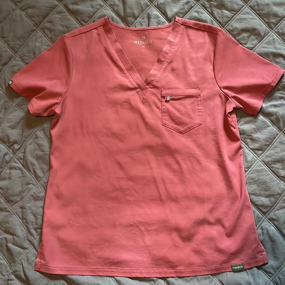 Mediclo Women's V-Neck Top in Coral Pink